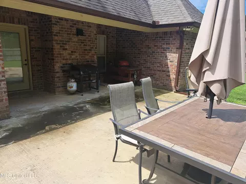 Exterior - 1130 Sanctuary Dr, Brandon, MS 39042 photo 4 of 6