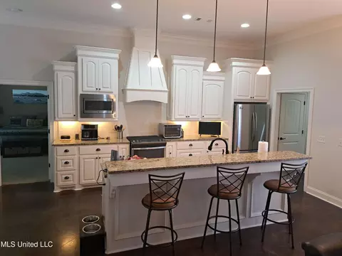 Kitchen - 1130 Sanctuary Dr, Brandon, MS 39042 photo 1 of 3