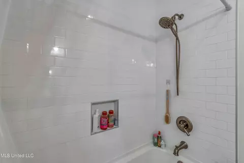 Bath - 108 Laird Ave, Madison, MS 39110 photo 3 of 7