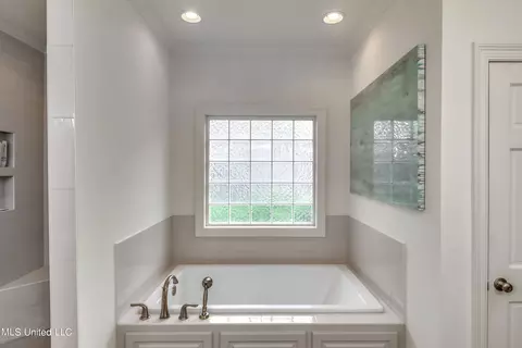 Bath - 108 Laird Ave, Madison, MS 39110 photo 6 of 7