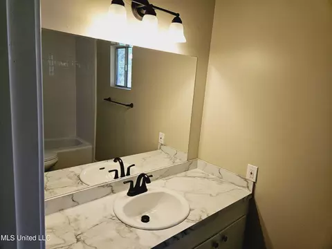 Bath - 314 Francis St, Jackson, MS 39206 photo 2 of 4