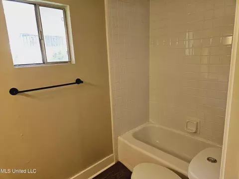 Bath - 314 Francis St, Jackson, MS 39206 photo 3 of 4
