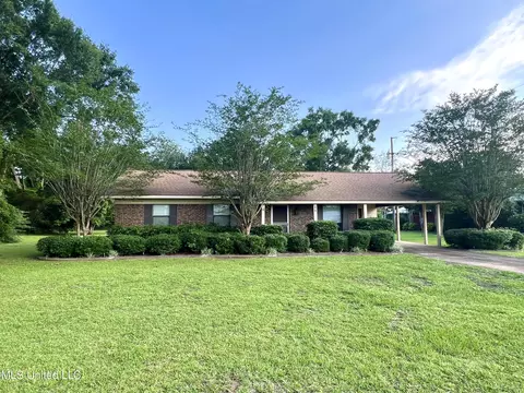 487 Cowart St, Lucedale, MS 39452