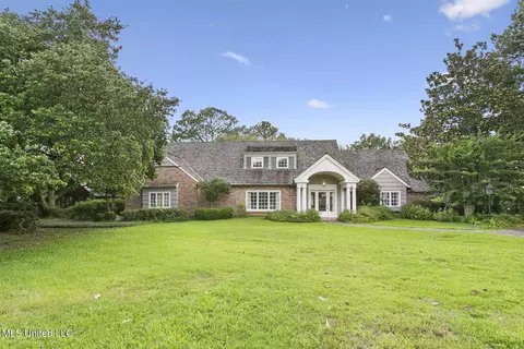 338 Saint Andrews Dr, Jackson, MS 39211