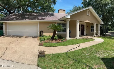 5904 Shore Dr, Ocean Springs, MS 39564