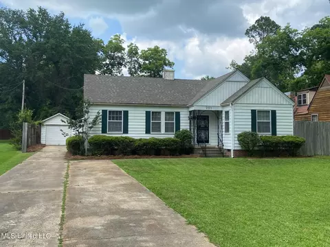 201 E Semmes St, Canton, MS 39046