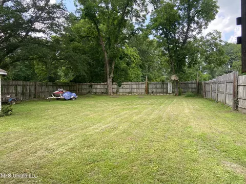 201 E Semmes St, Canton, MS 39046 photo 14