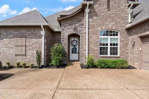 2279 Shenna Cv, Southaven, MS 38671