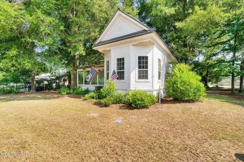 201 First St, New Augusta, MS 39462 photo 1