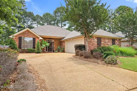 220 Bedford Dr, Brandon, MS 39047