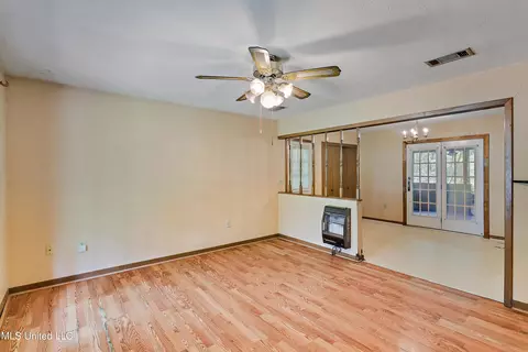 Living - 162 Sunset St, Brandon, MS 39042 photo 1 of 3