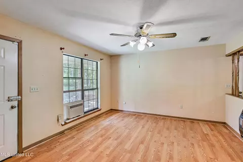 Living - 162 Sunset St, Brandon, MS 39042 photo 2 of 3