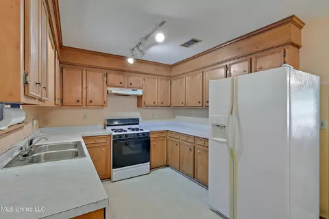Kitchen - 162 Sunset St, Brandon, MS 39042 photo 1 of 3