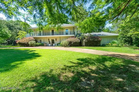 2336 Twin Lakes Cir, Jackson, MS 39211