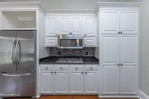 Kitchen - 106 Windsor Cv, Madison, MS 39110 photo 3 of 4