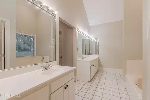 Bath - 106 Windsor Cv, Madison, MS 39110 photo 8 of 10