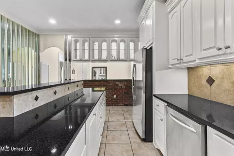 Kitchen - 116 Brisage Dr, Madison, MS 39110 photo 6 of 8