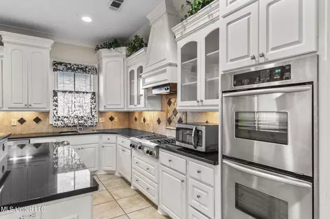 Kitchen - 116 Brisage Dr, Madison, MS 39110 photo 2 of 8