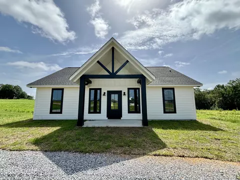 24 Governors Cir, Poplarville, MS 39470