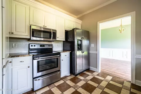 Kitchen - 440 Abbey Woods, Brandon, MS 39047 photo 3 of 4