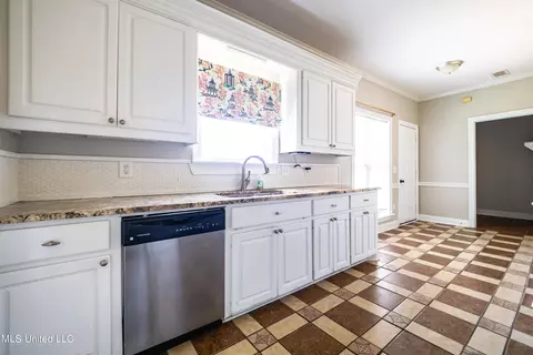 Kitchen - 440 Abbey Woods, Brandon, MS 39047 photo 1 of 4