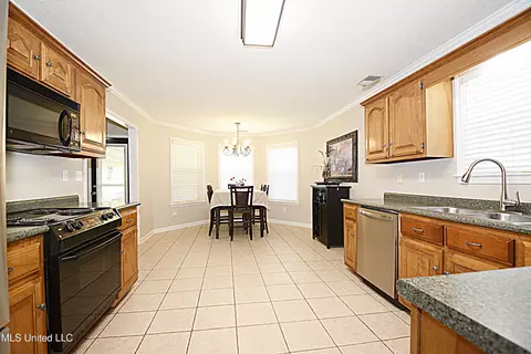 Kitchen - 1289 Ridge Cv, Hernando, MS 38632 photo 2 of 3
