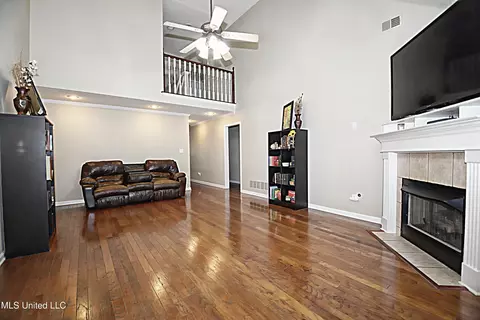 Living - 1289 Ridge Cv, Hernando, MS 38632 photo 1 of 2
