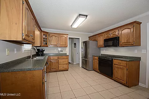 Kitchen - 1289 Ridge Cv, Hernando, MS 38632 photo 3 of 3