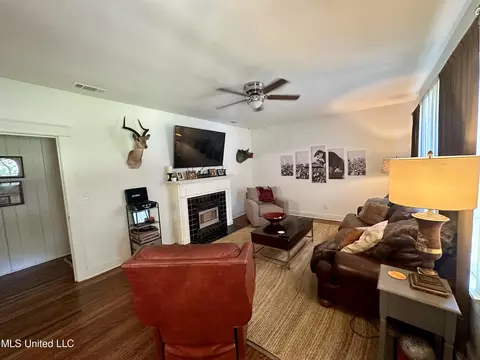 Living - 409 E Fulton St, Canton, MS 39046 photo 1 of 3