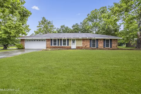 2305 Robert Dr, Gulfport, MS 39503