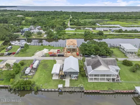 5245 Lambert Ln, Bay Saint Louis, MS 39520