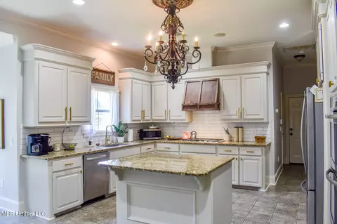 Kitchen - 128 Covey Run, Madison, MS 39110 photo 2 of 6