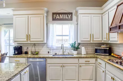 Kitchen - 128 Covey Run, Madison, MS 39110 photo 4 of 6