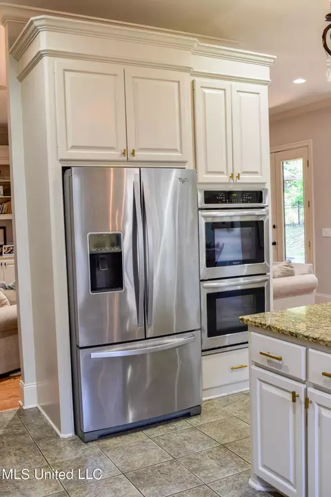Kitchen - 128 Covey Run, Madison, MS 39110 photo 6 of 6