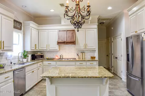 Kitchen - 128 Covey Run, Madison, MS 39110 photo 1 of 6