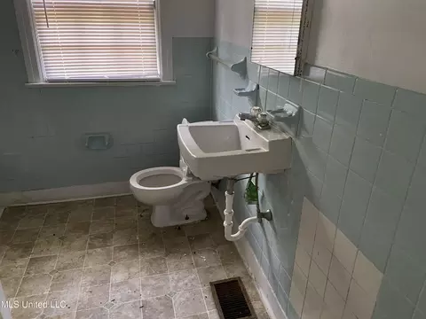 136 N Sunset Ter, Jackson, MS 39212 photo 8