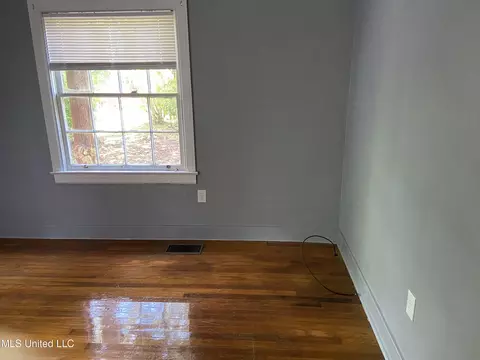 136 N Sunset Ter, Jackson, MS 39212 photo 4