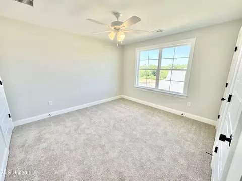 Bedroom - 5046 Watson View Dr, Nesbit, MS 38651 photo 5 of 7