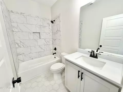 Bath - 5046 Watson View Dr, Nesbit, MS 38651 photo 4 of 5