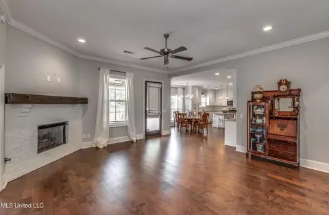 Living - 149 Hampton Rdg, Madison, MS 39110 photo 1 of 2