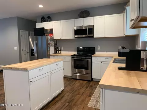 Kitchen - 19620 Wallace Way, Saucier, MS 39574 photo 2 of 3