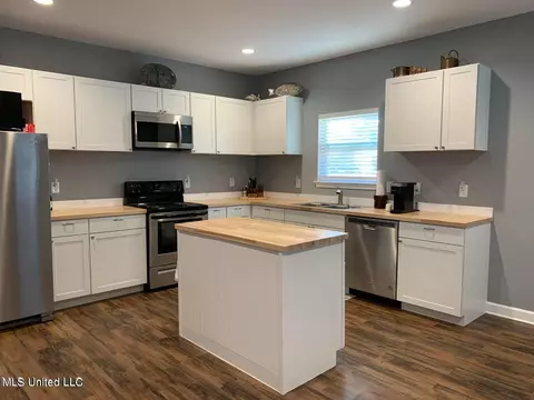 Kitchen - 19620 Wallace Way, Saucier, MS 39574 photo 3 of 3