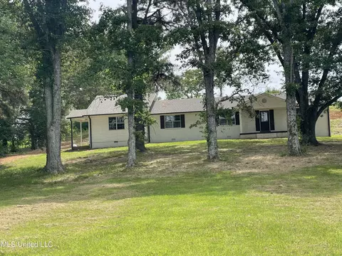 2213 Crockett Rd, Senatobia, MS 38668