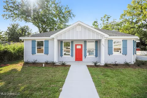 306 Third St, Bay Saint Louis, MS 39520