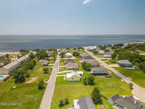 111 Runnels Ave, Long Beach, MS 39560 photo 8