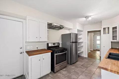 Kitchen - 4623 Meadowridge Dr, Jackson, MS 39206 photo 3 of 3