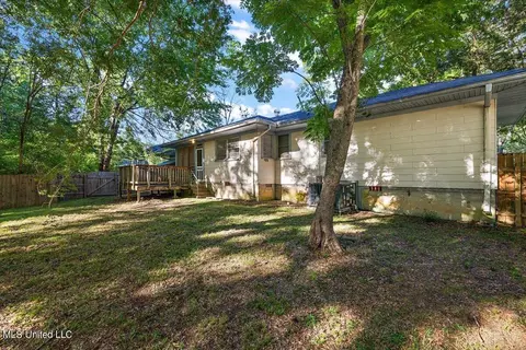 Exterior - 4623 Meadowridge Dr, Jackson, MS 39206 photo 3 of 5