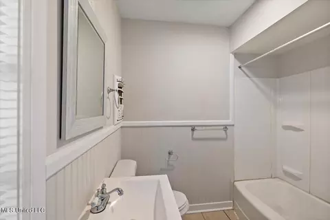 Bath - 4623 Meadowridge Dr, Jackson, MS 39206 photo 1 of 2