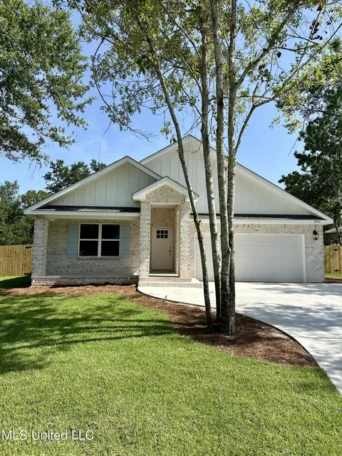 8912 Mermaid Ave, Ocean Springs, MS 39564