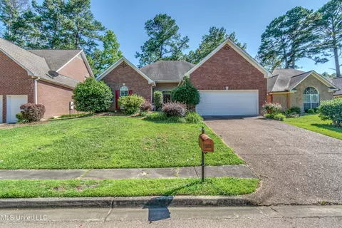 877 N Deerfield Dr, Canton, MS 39046